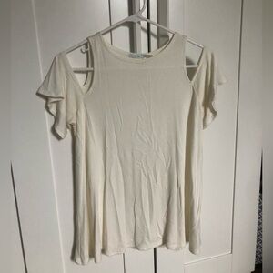 Kimchi Blue cold shoulder shirt